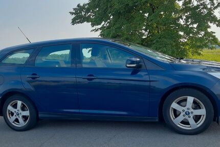 Ford Focus 83.000 km 9.000 € Fernwald 35463