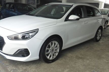 Hyundai i30 150.000 km 9.650 &euro; Düsseldorf 40223