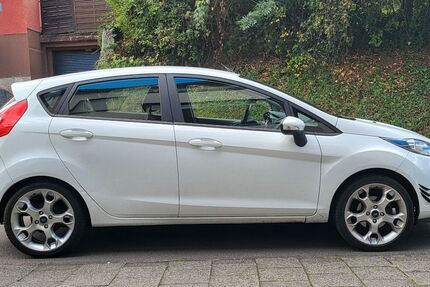 Ford Fiesta 155.000 km 4.500 € Königswinter 53639