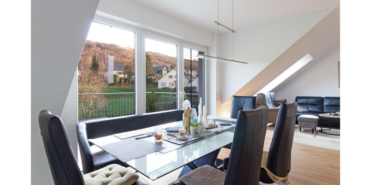 Attraktive Dachgeschoßwohnung mit herrlichem Blick ins Grüne in Trier-Irsch 3 zimmer