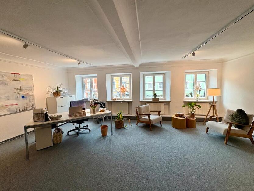 Zentraler, heller Praxis- oder Büroraum (40 m²) in Erding