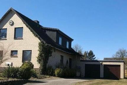 Geräumiges 1-2 Familienwohnhaus mit Vollkeller und Doppelgarage 7 zimmer