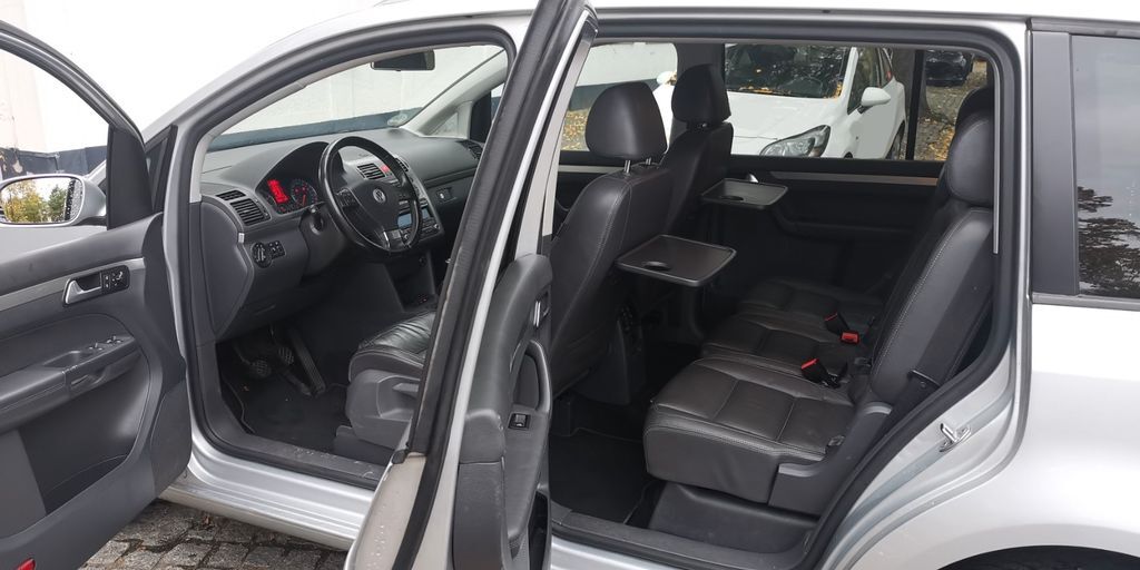 VW Touran 180.000 km 3.999 € Berlin 13403