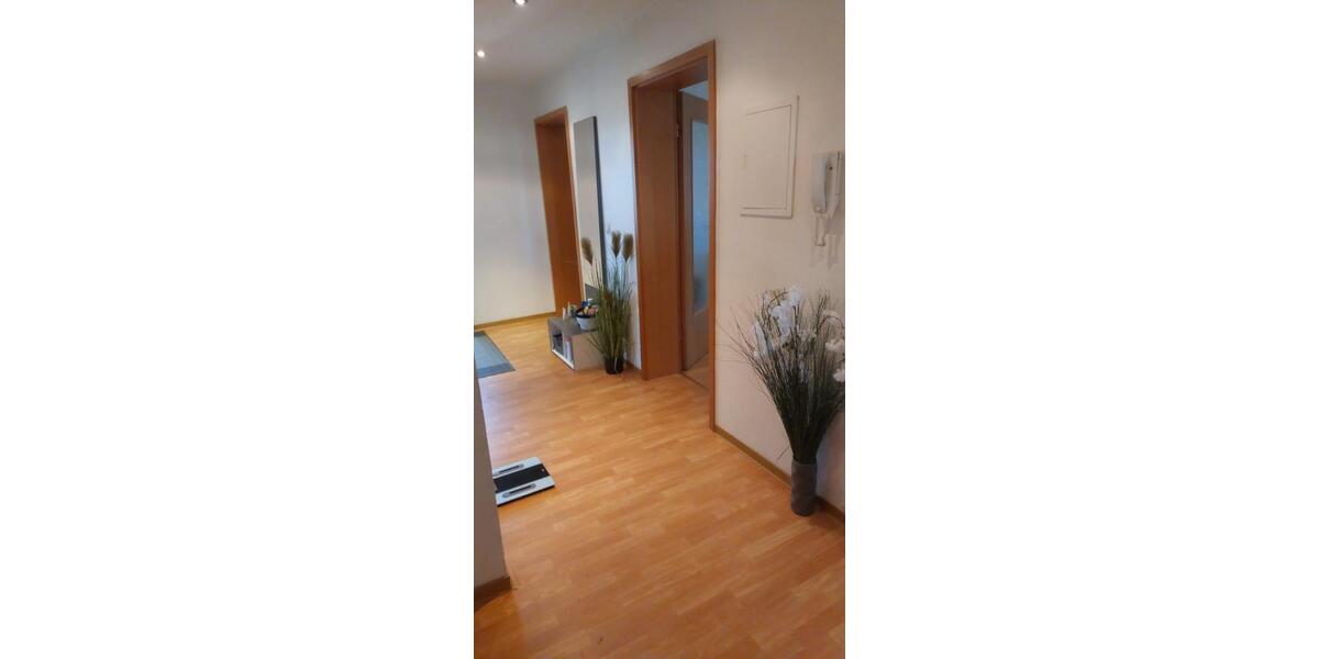 Etagenwohnung Werdau - 3 Zimmer, 70 m&sup2;, 390&euro; | Angebot:26411618