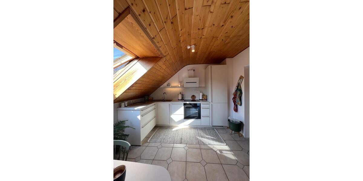 Dachgeschoßwohnung Höchberg - 3 Zimmer, 78 m&sup2;, 850&euro; | Angebot:25360970