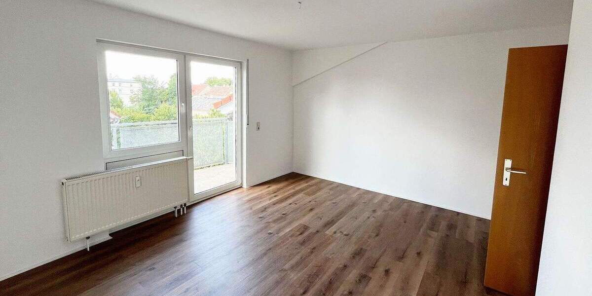 Lichtdurchflutete Dachgeschosswohnung mit zwei Balkonen und Tiefgaragenstellplatz 2 zimmer