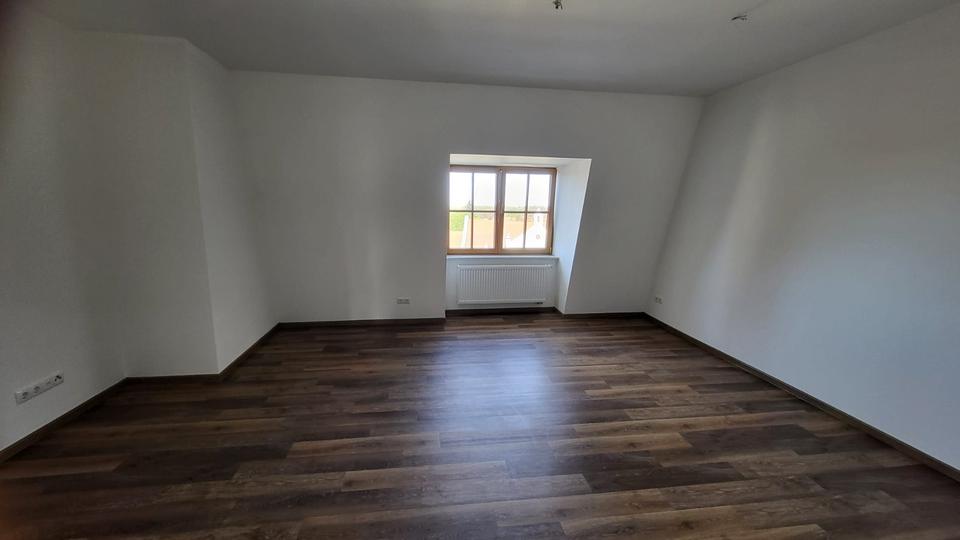 Dachgeschoßwohnung Querfurt - 3 Zimmer, 99 m&sup2;, 750&euro; | Angebot:26335765