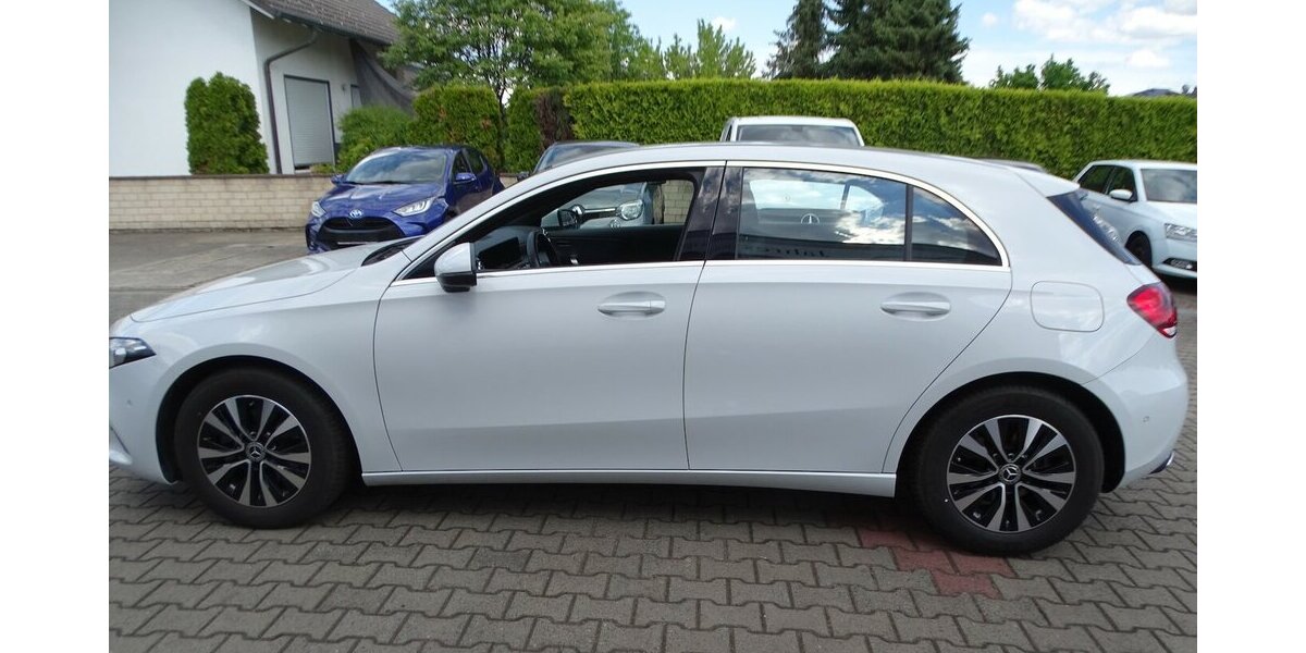 Mercedes-Benz A 180 Progressive Automatik, Rückfahrkamera, LED S 22.611 km 23.590 &euro; Rodgau 63110