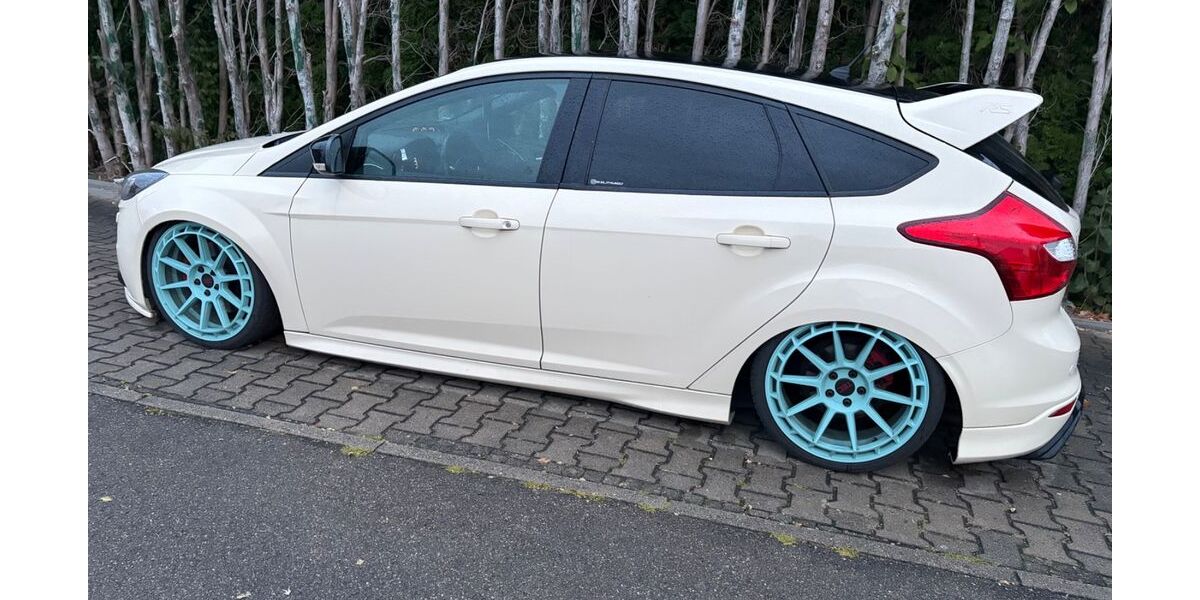 Ford Focus 76.500 km 15.300 &euro; Herbrechtingen 89542