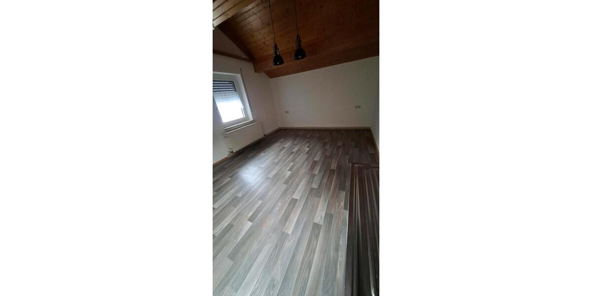 Dachgeschoßwohnung Cham - 2 Zimmer, 60 m&sup2;, 480&euro; | Angebot:25833077