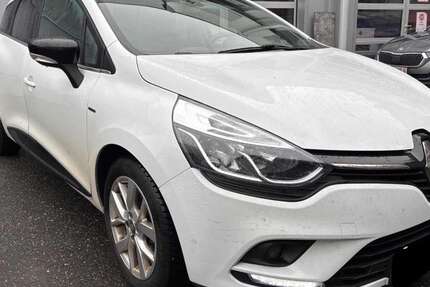 Renault Clio 181.000 km 5.490 &euro; Nürnberg 90431