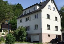 Freistehendes Dreifamilienhaus mit Innenhof, Garten und Garage