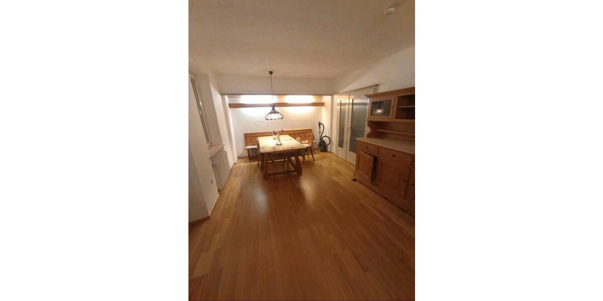 Erdgeschoßwohnung Ingolstadt Nordost - 7 Zimmer, 10 m&sup2;, 345&euro; | Angebot:26272771