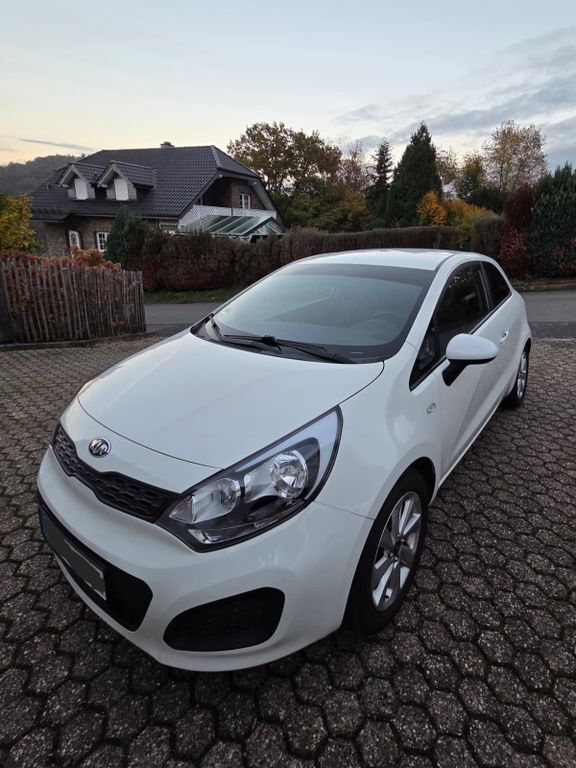Kia Rio 127.000 km 5.300 € Kürten 51515