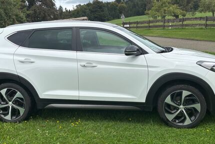Hyundai TUCSON 124.500 km 15.300 € Neukirch 88099