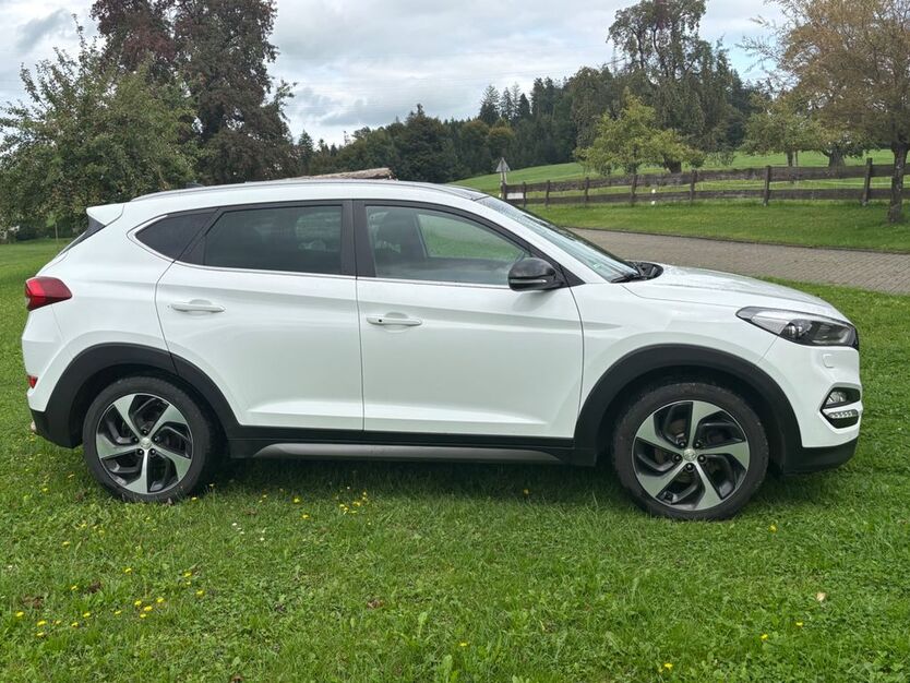 Hyundai TUCSON 124.500 km 15.300 € Neukirch 88099