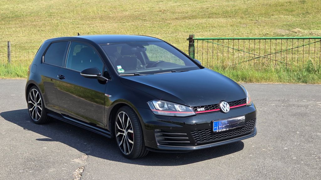 VW Golf 107.000 km 14.999 &euro; Weener 26826