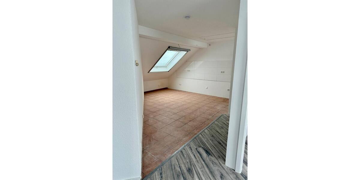 Dachgeschoßwohnung Wuppertal Eckbusch - 5 Zimmer, 90 m&sup2;, 900&euro; | Angebot:24434547