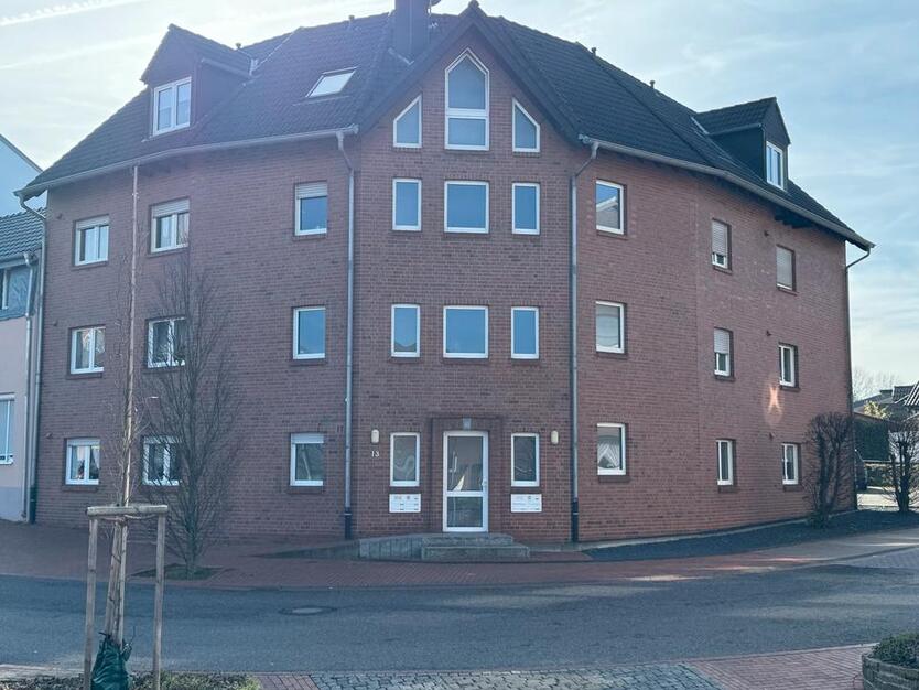 Helle 3-Zimmer-Dachgeschosswohnung mit Stellplatz zimmer