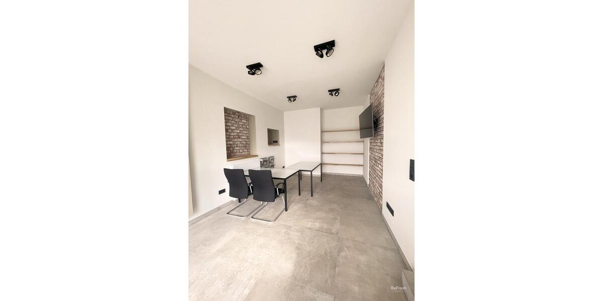 Attraktive Bürofläche mit flexibler Lageroption – Nähe Autohof Lauenau zimmer