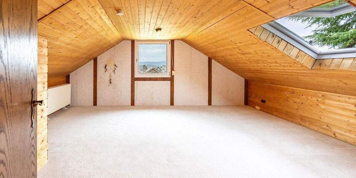 Einfamilienhaus mit Einlieger, Garage, Doppel-Carport und schönem Garten 7 zimmer