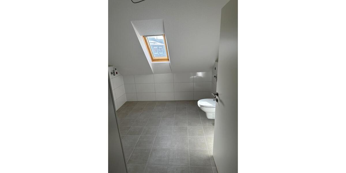 Dachgeschoßwohnung Flörsheim am Main - 2 Zimmer, 65 m&sup2;, 1.200&euro; | Angebot:25379370