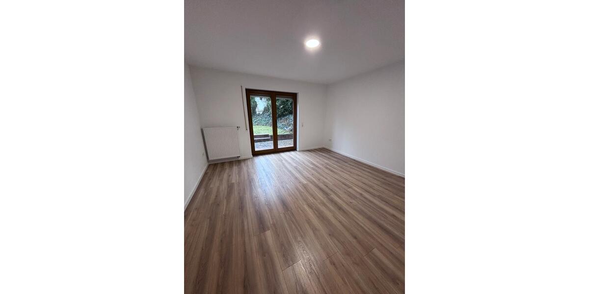 Doppelhaushälfte Landstuhl - 6 Zimmer, 236 m&sup2;, 2.100&euro; | Angebot:25341744