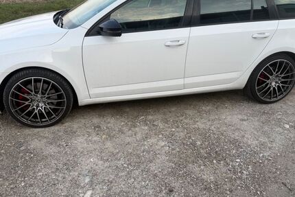 Skoda Octavia 156.260 km 17.800 &euro; Aschheim 85609