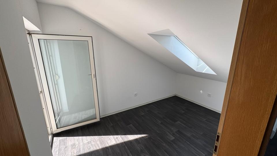 Dachgeschoßwohnung Würzburg Dürrbachau - 3 Zimmer, 70 m&sup2;, 690&euro; | Angebot:26113371