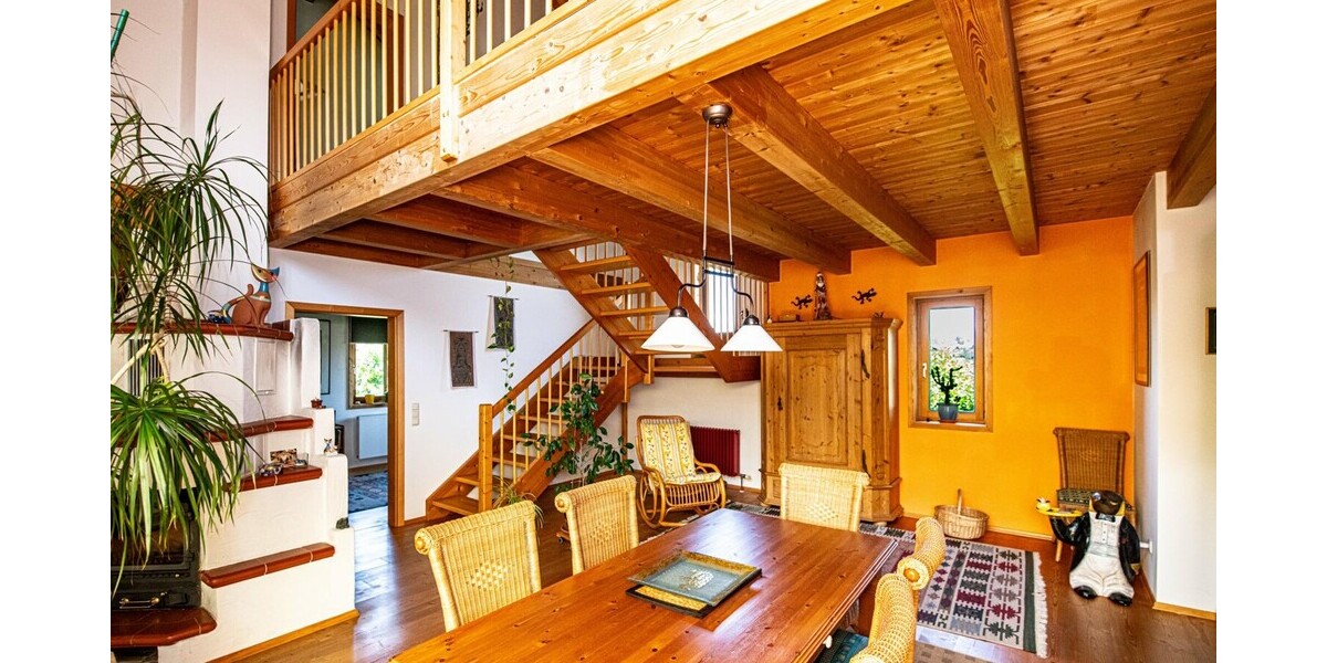 Wohnen im Grünen - Charmantes Holzhaus mit Wintergarten, Galerie und idyllischem Garten - Einfamilienhaus Neukirchen beim Heiligen Blut | Angebot:26948792