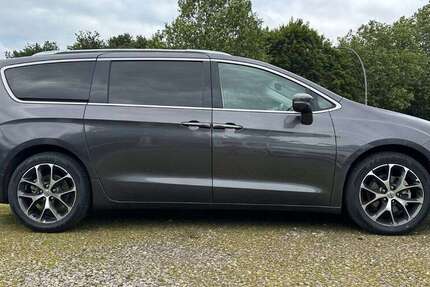 Chrysler Pacifica 82.000 km 32.999 &euro; Hamburg 22309