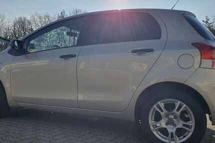 Toyota Yaris 100.579 km 5.800 &euro; Senftenberg / OT Brieske 01968