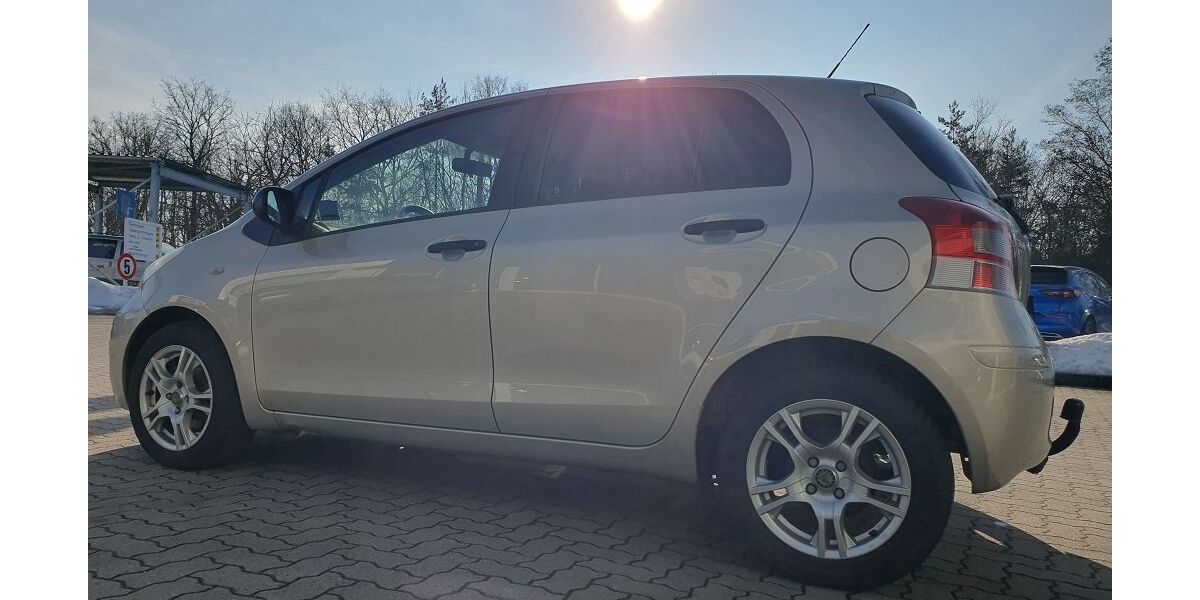 Toyota Yaris 100.579 km 5.800 &euro; Senftenberg / OT Brieske 01968