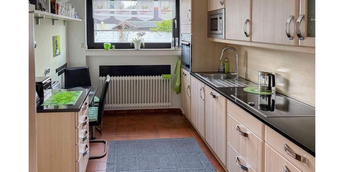 *RESERVIERT* Repräsentativer Flachdach-Bungalow in hervorragendem Zustand mit uneinsehbarem Grundstück und Garage! 5 zimmer