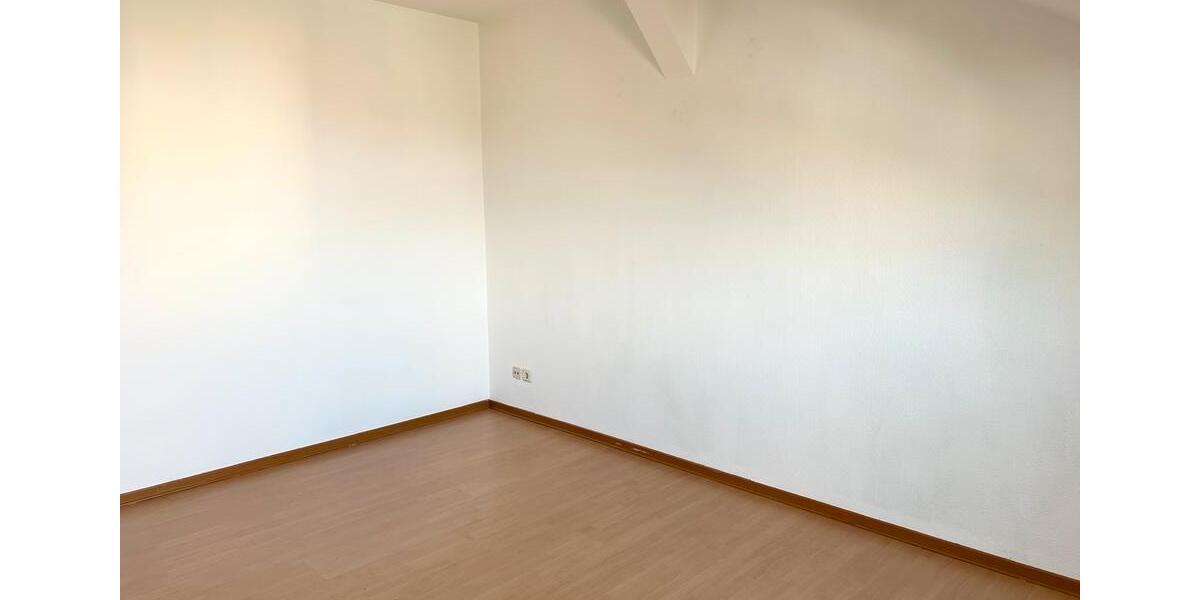 Dachgeschoßwohnung Dessau-Roßlau Brambach - 3 Zimmer, 79 m&sup2;, 510&euro; | Angebot:23573300