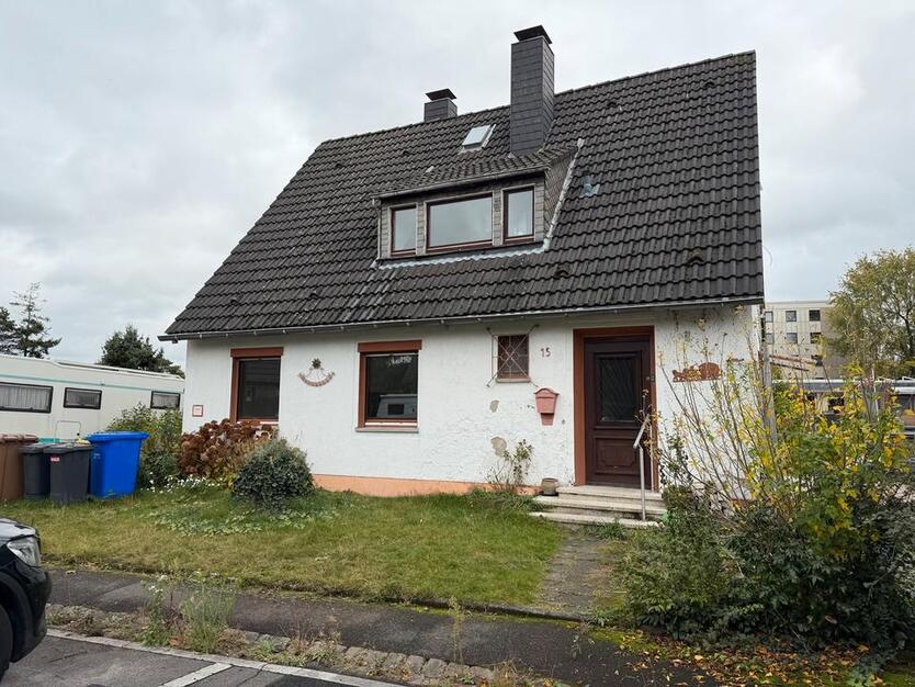 Freistehendes Haus mit großem Grundstück zimmer