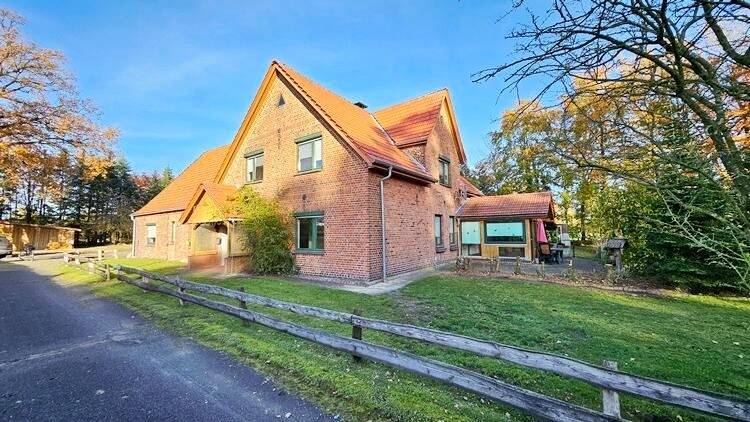Bauernhaus, Landhaus Beverstedt Kirchwistedt - 6 Zimmer, 214 m&sup2;, 240.000&euro; | Angebot:25701492