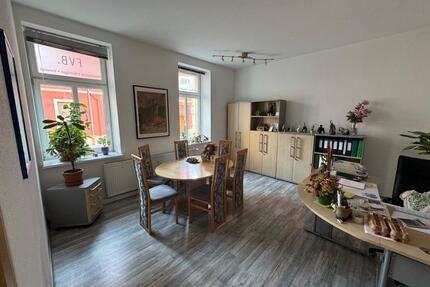 3- Zimmer Erdgeschoss Gewerbeeinheit in zentraler Lage