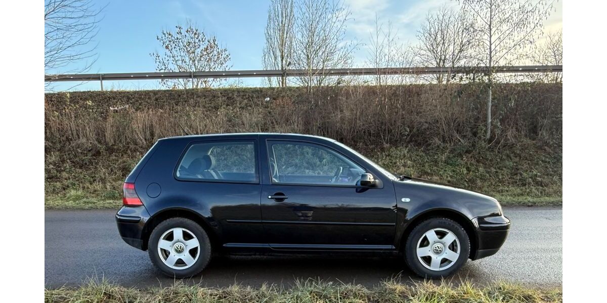 VW Golf 140.000 km 2.800 &euro; Wehretal 37287