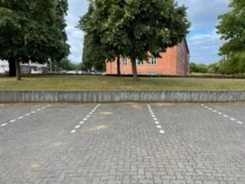 PKW STELLPLÄTZE PARKPLÄTZE IN LUDWIGSLUST KÄTHE-KOLLWITZ-STRASSE ZU VERMIETEN