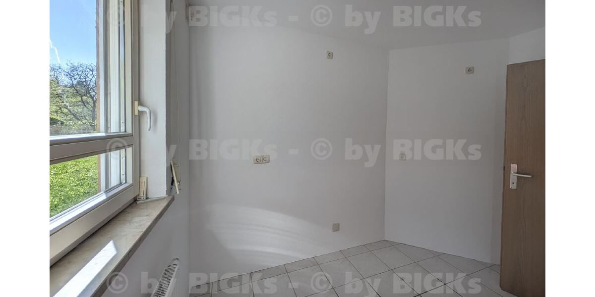 BIGKs: Suhl - Nähe Klinikum: 2 Zimmer-Wohnung mit Einbauküche und Terrasse (-;) - Erdgeschoßwohnung Suhl Suhl Heinbergsiedlung | Angebot:26418684