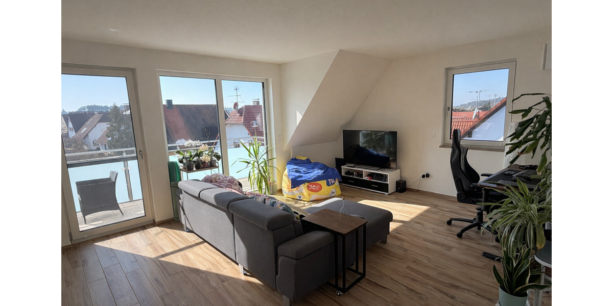 Dachgeschoßwohnung Eckental - 3 Zimmer, 88 m&sup2;, 2.000&euro; | Angebot:25395627