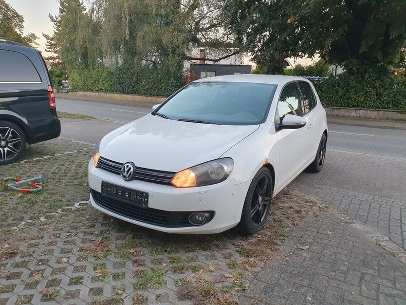 VW Golf 221.000 km 2.650 € Singen 78224