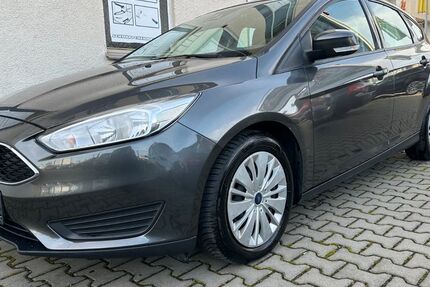 Ford Focus 29.300 km 7.990 &euro; Butzbach 35510