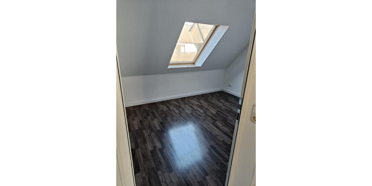 Dachgeschoßwohnung Hambühren - 1 Zimmer, 30 m&sup2;, 350&euro; | Angebot:25483264