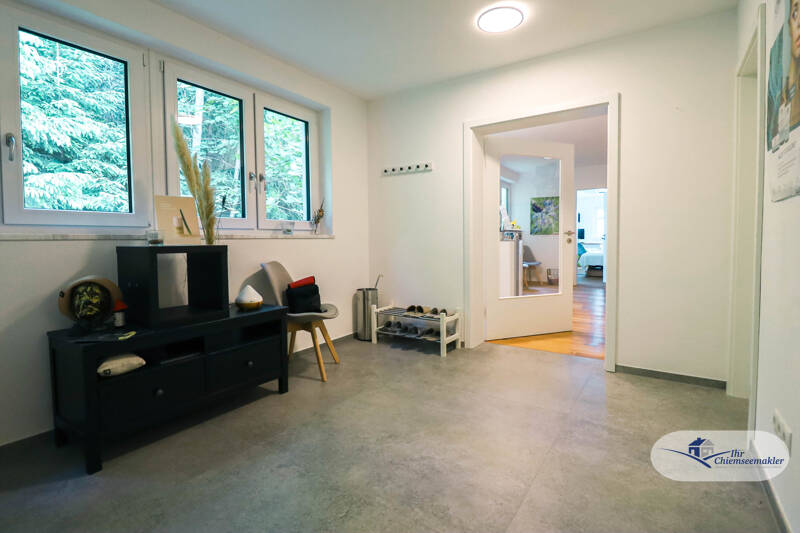 Flexible Büro-Praxiseinheit mit ca. 80?m², separaten Räumen, Küche und 3 Stellplätzen
