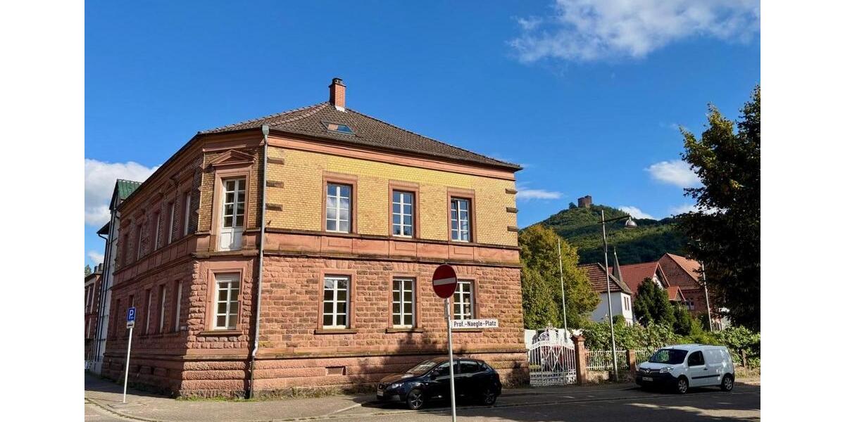 Wunderschöne 154 qm Altbau-Wohnung frisch renoviert mit Garten in herrlicher Altstadt Lage 6 zimmer