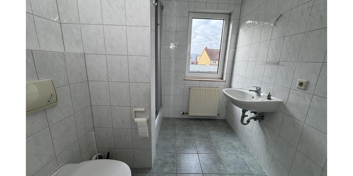 Barrierearmes Wohnen Dachterrasse und Aufzug: 2-Raum Wohnung in der Geraer Innenstadt - Dachgeschoßwohnung Gera Ostviertel | Angebot:26335256