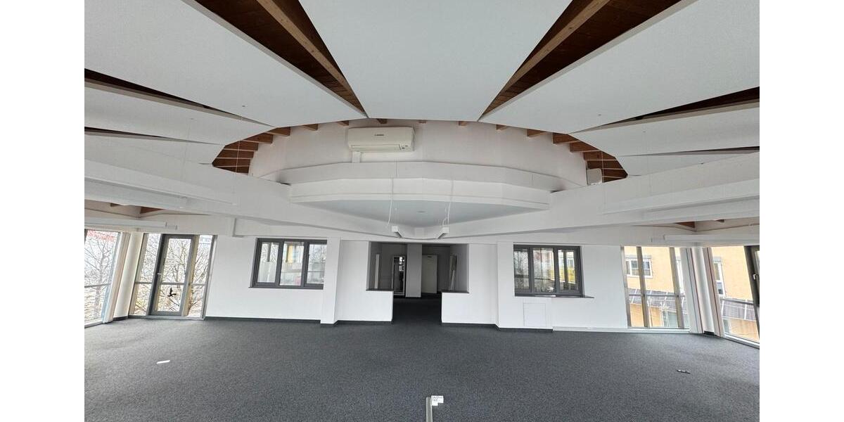 Helle Bürofläche mit Glasfront in Vierkirchen – Nähe S-Bahn zimmer