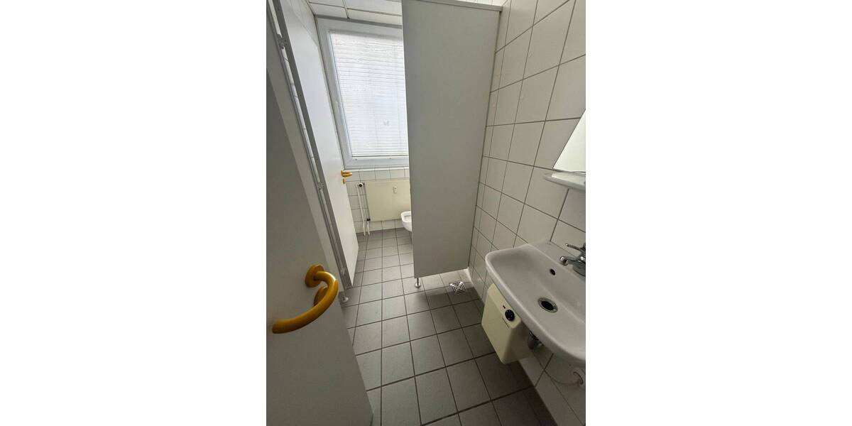Gewerbeobjekt Göttingen Weststadt - 3 Zimmer, 122 m&sup2;, 1.000&euro; | Angebot:25996547